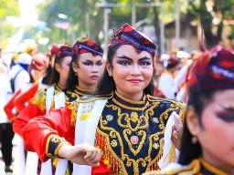 Abdul Ghoni Muklas Apresiasi Tari Remo Masal 50.000 Pelajar di Surabaya