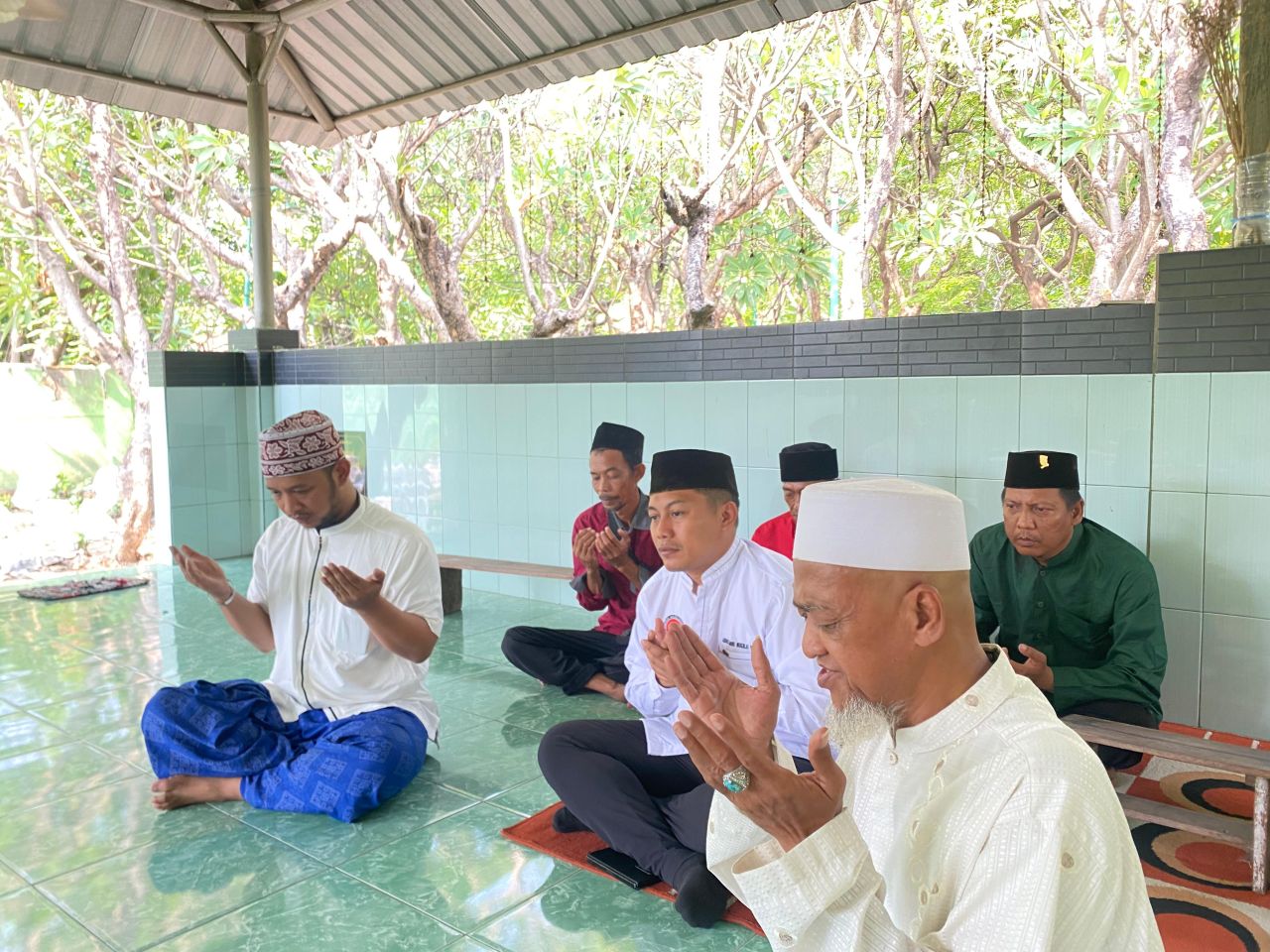 Abdul Ghoni saat ziarah ke makam Sayyid Ali Asghor Basyaiban