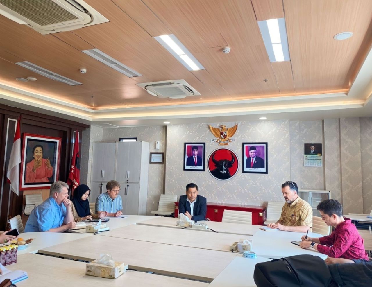Peneliti Luar Negeri Belajar Politik ke Fraksi PDI Perjuangan DPRD Surabaya